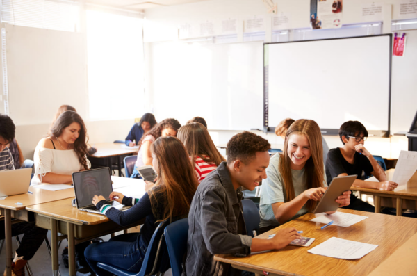Terminé la secundaria, ¿y ahora qué sigue? 5 consejos para apoyar a tu hijo