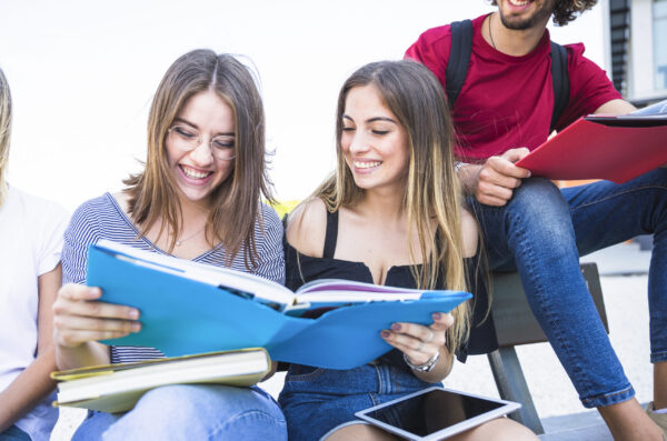 Te mostraremos cómo un buen test vocacional (cuando se realiza con acompañamiento profesional) puede abrirte los ojos y apoyarte a tomar decisiones más alineadas con quién eres realmente.